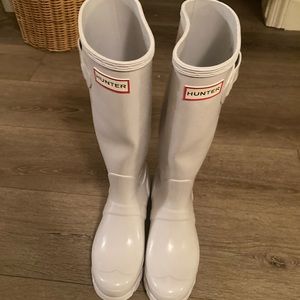 New HUNTER rain boots . White. Size 8